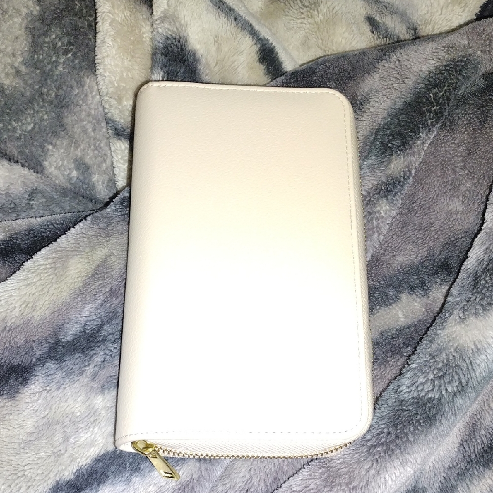 Large Elegant Cream/Tan Zip Wallet